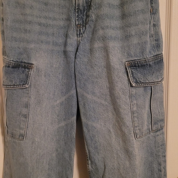 Denim Forum The Farrah Hi-Rise Cargo Jean - Picture 8 of 16